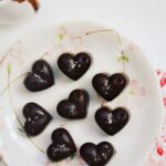 Homemade chocolate. Refined sugar free, and loaded with superfoods, this chocolate is the perfect 5 ingredient treat.