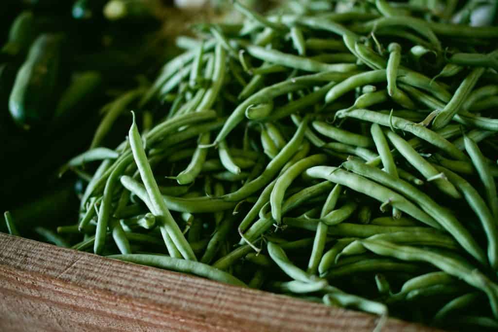 fresh beans for Garlic pepper skillet green beans