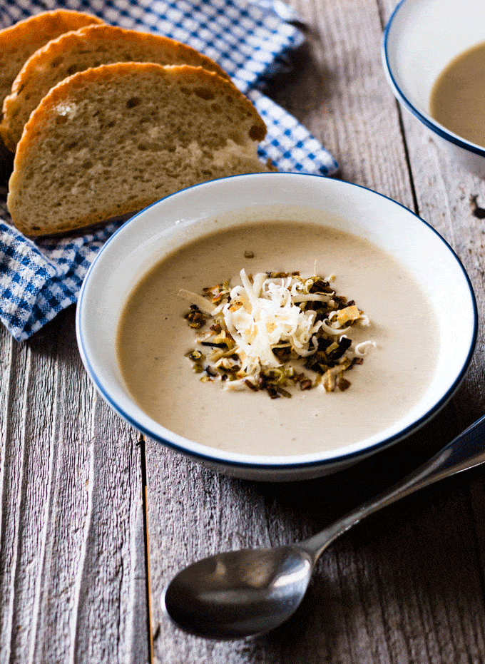 Slow Cooker Potato Leek and Cheese Soup