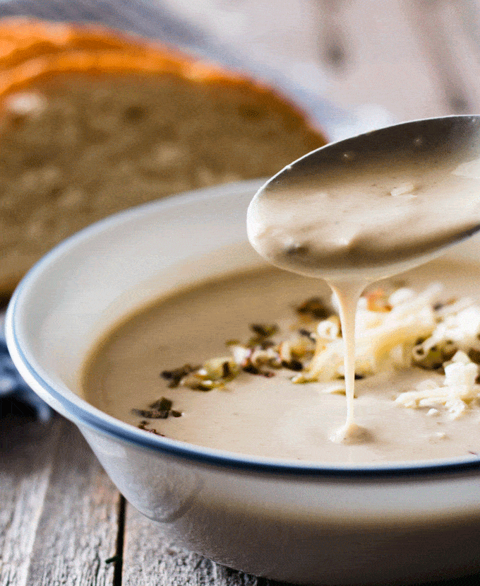 Slow Cooker Potato Leek and Cheddar Soup