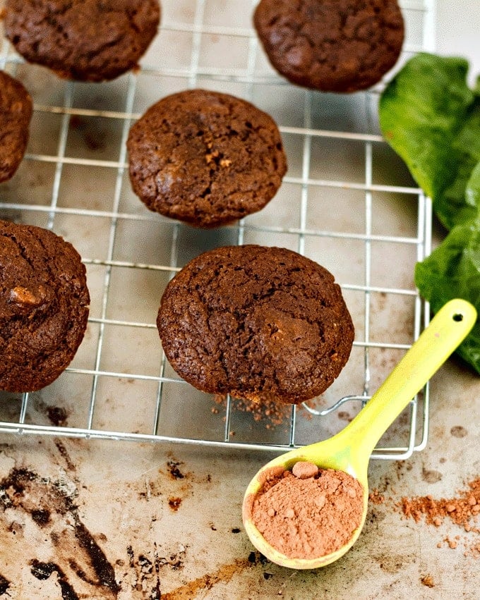 Cacao spinach muffins