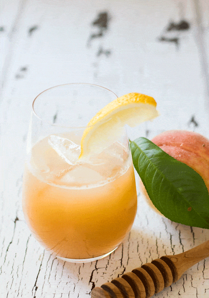 Fresh Peach and Honey Lemonade
