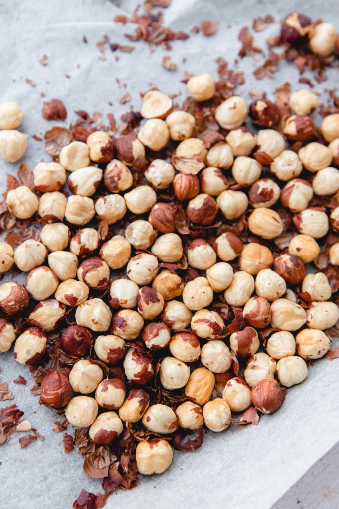 roasted hazelnuts with the skin rubbed off