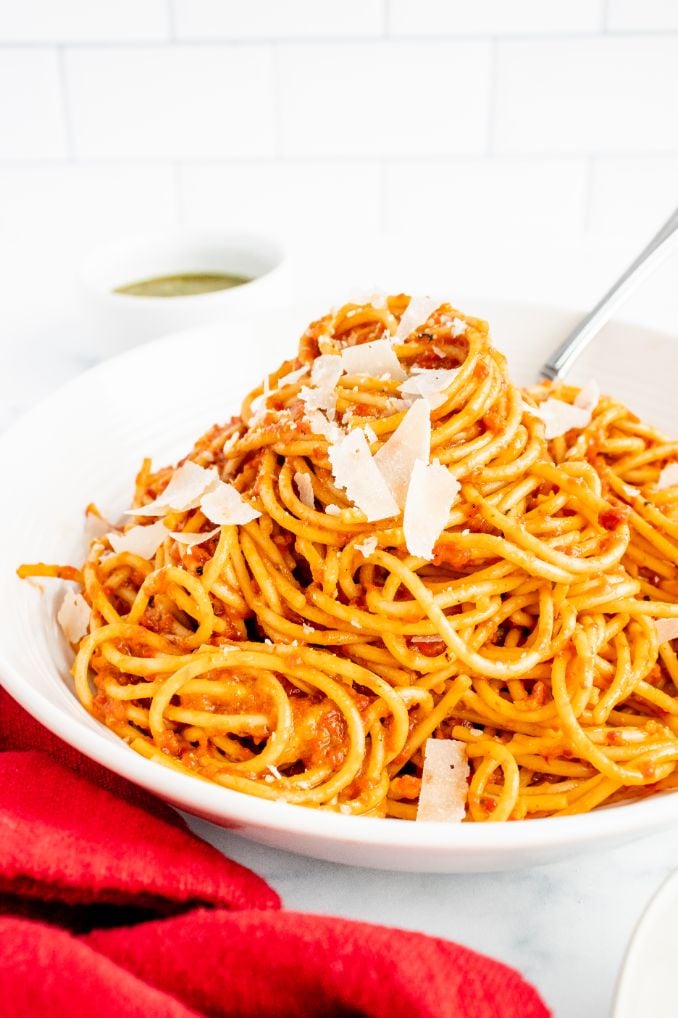 Roasted red pepper pesto pasta