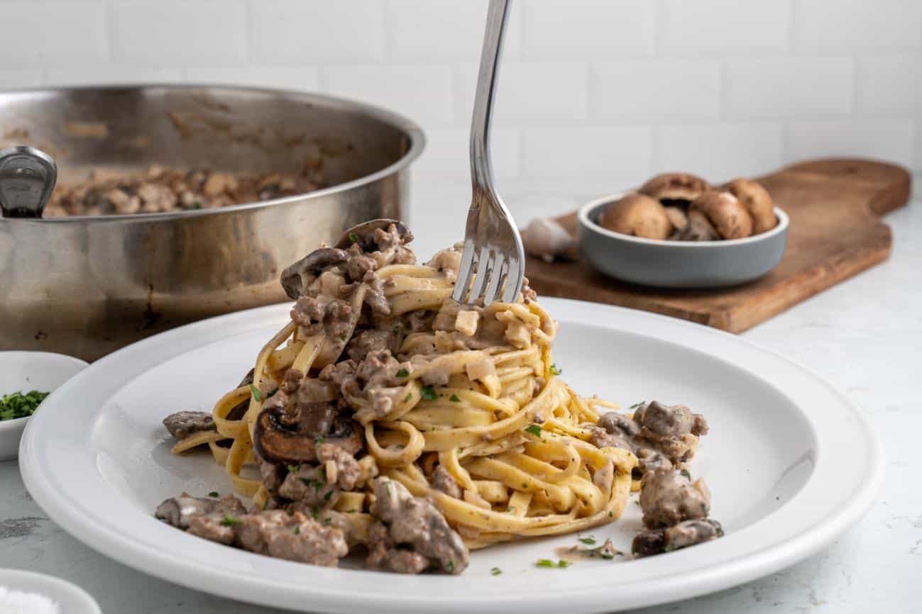 One Pot Creamy Mushroom and Ground Beef Stroganoff